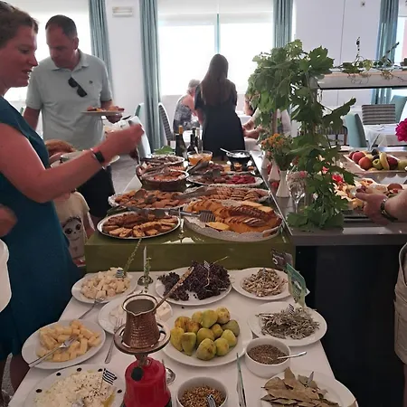 Mediterranean فندق 5*